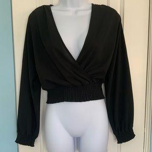NWOT Wilfred Black Cropped Top Long Sleeved V-Neck